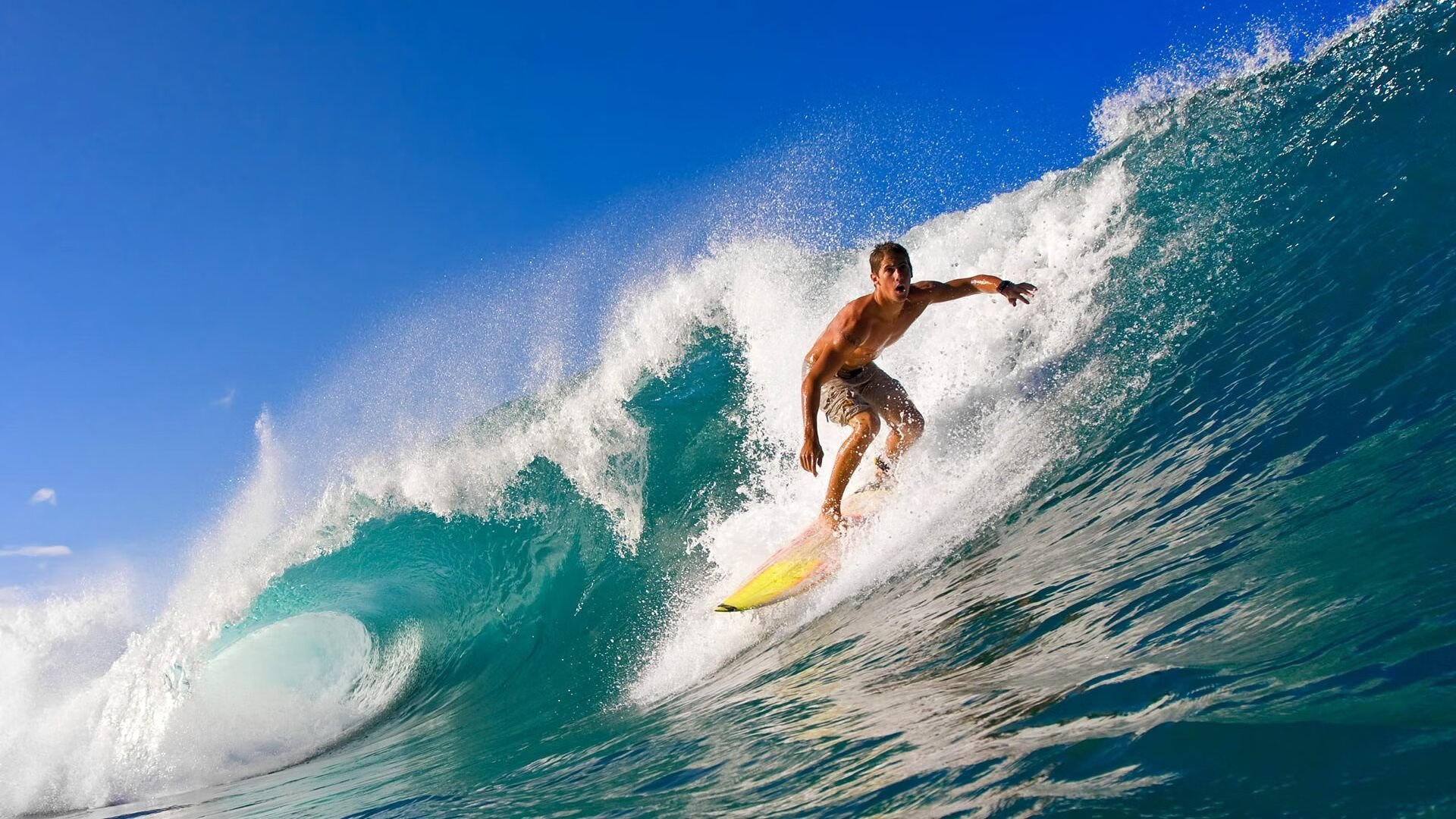 从开幕到收官：F1年度精彩瞬间集锦，2019年f1揭幕战中获得冠军的车队是