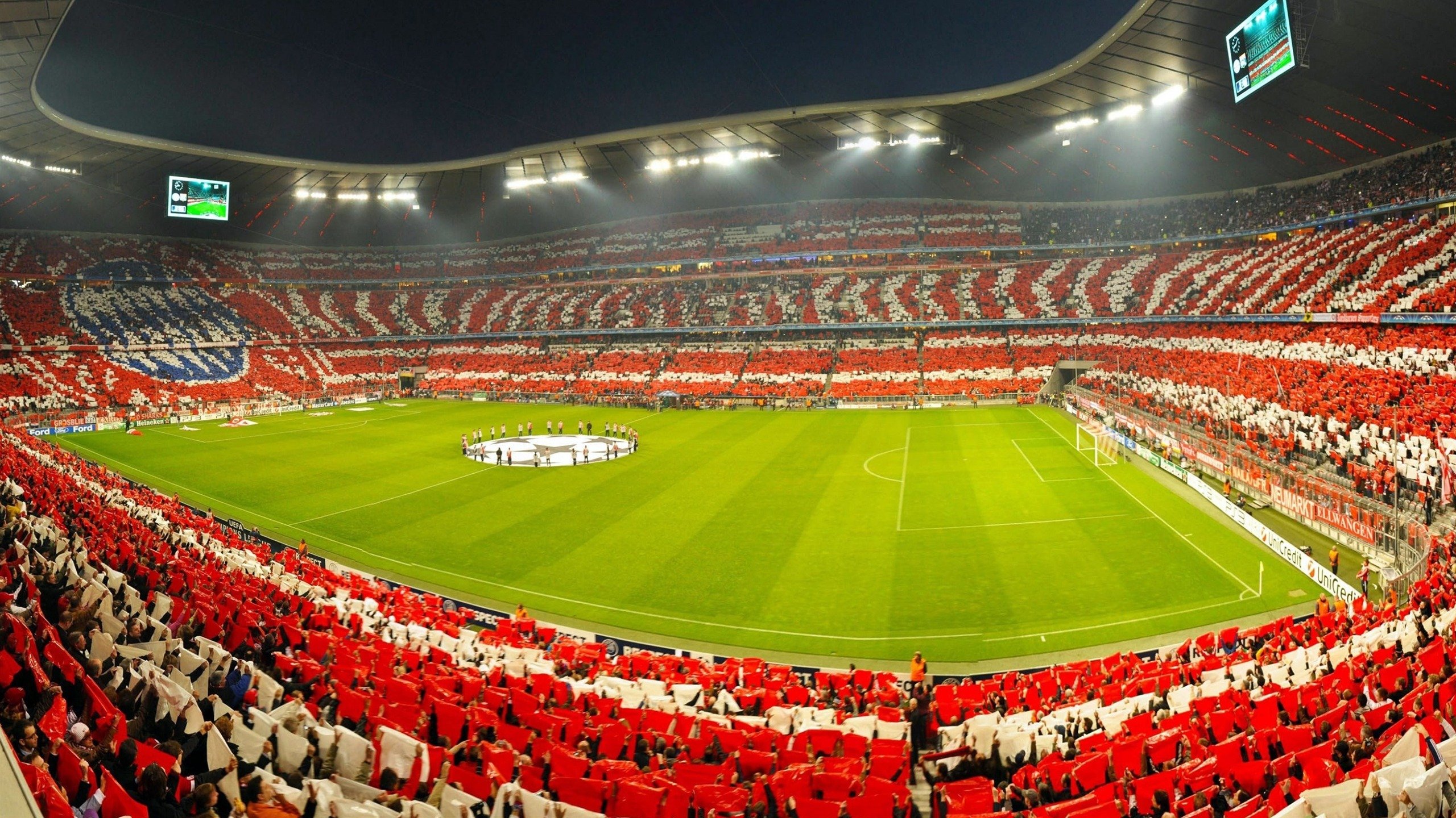 城市夜跑灯光盛典，点亮夜空的运动狂欢，夜光跑道实景
